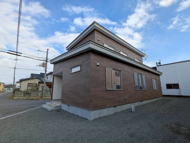 釧路町若葉4丁目　フルリノベーション済中古住宅の外観