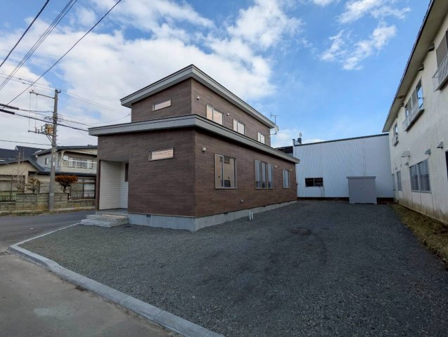 釧路町若葉4丁目　フルリノベーション済中古住宅の外観