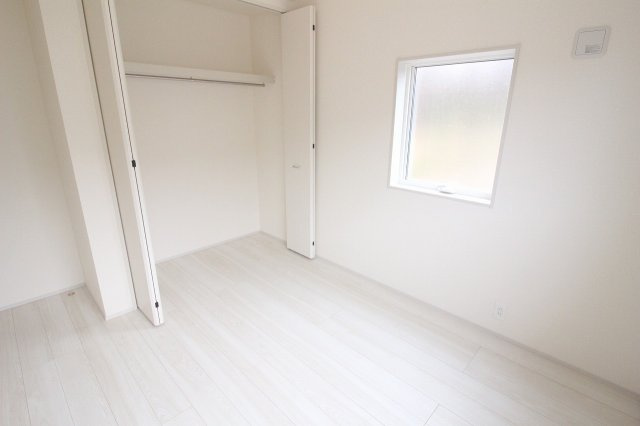 野木町若林　第２の子供部屋|クローゼット付きで衣類や荷物もしっきり収納可能。お部屋を広くすっきりと使える便利な洋室です。