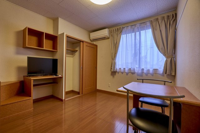 レオパレスメスタージャの居間・リビング