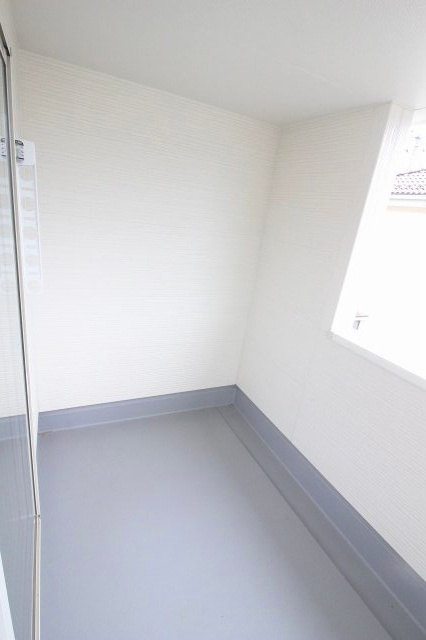 野木町若林　第２のバルコニー|日当たりも良く、洗濯物や布団干しにも便利なスペースです！外の空気を感じながらリフレッシュできる空間になっています。