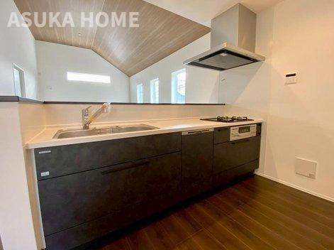 港南区東永谷1丁目のキッチン|モデルルームでのシステムキッチン参考写真です。