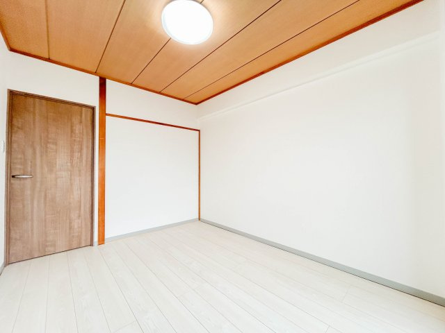 【洋室】 | エンゼルハイム西椎路 中古マンション XM05977 | エンゼルハイム西椎路　洋室6帖　リフォーム後