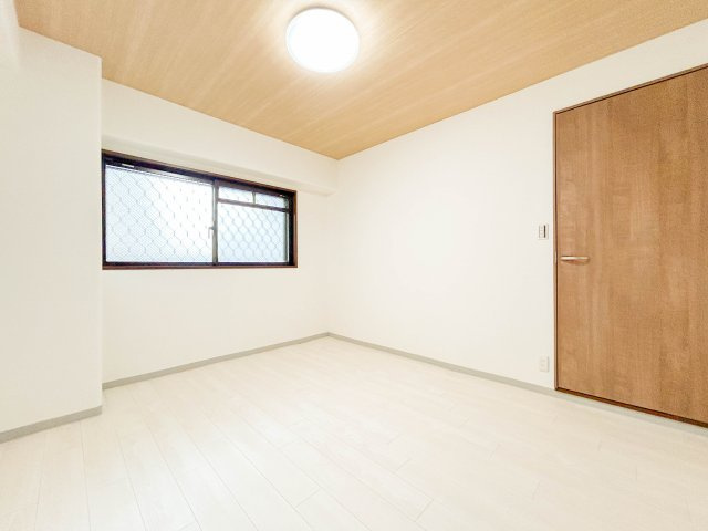 【洋室】 | エンゼルハイム西椎路 中古マンション XM05977 | エンゼルハイム西椎路　洋室6.5帖　リフォーム後