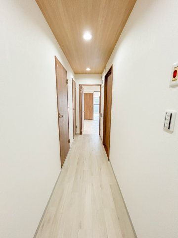 【内装】 | エンゼルハイム西椎路 中古マンション XM05977 | エンゼルハイム西椎路　廊下　リフォーム後