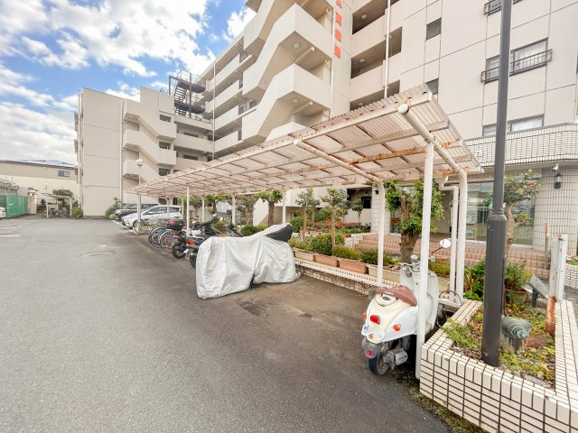 【駐輪場】 | エンゼルハイム西椎路 中古マンション XM05977 | エンゼルハイム西椎路　駐輪場・バイク置き場