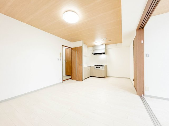 【居間・リビング】 | エンゼルハイム西椎路 中古マンション XM05977 | エンゼルハイム西椎路　ＬＤＫ　リフォーム後