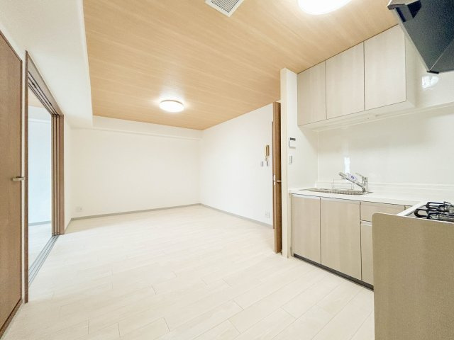 【居間・リビング】 | エンゼルハイム西椎路 中古マンション XM05977 | エンゼルハイム西椎路　ＬＤＫ　リフォーム後