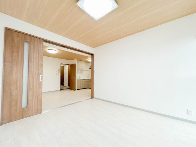 【洋室】 | エンゼルハイム西椎路 中古マンション XM05977 | エンゼルハイム西椎路　洋室7帖　リフォーム後