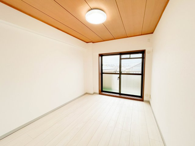 【洋室】 | エンゼルハイム西椎路 中古マンション XM05977 | エンゼルハイム西椎路　洋室6帖　リフォーム後