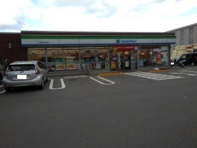 ヴィラフォンテーヌＣの周辺|ファミリーマート新居浜外山店様まで450m