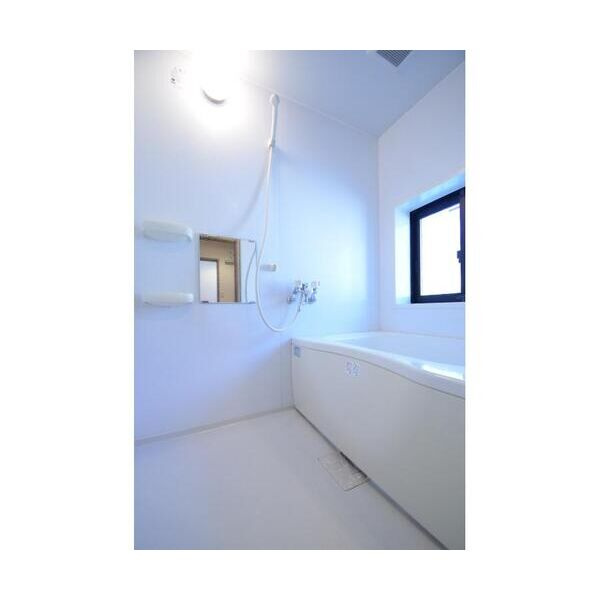 ライズ新杉田の浴室