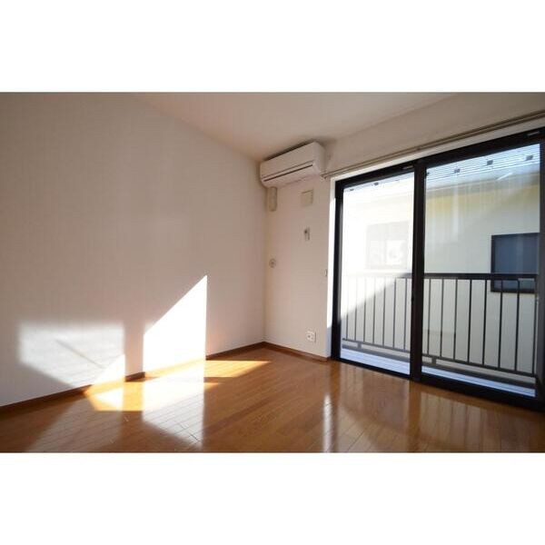 ライズ新杉田の居間・リビング