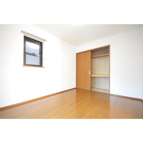 ライズ新杉田の寝室