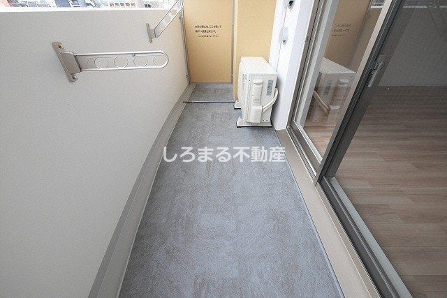 セレニテ本町東リアンのバルコニー