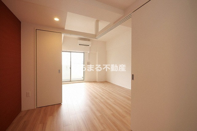 セレニテ本町東リアンの洋室