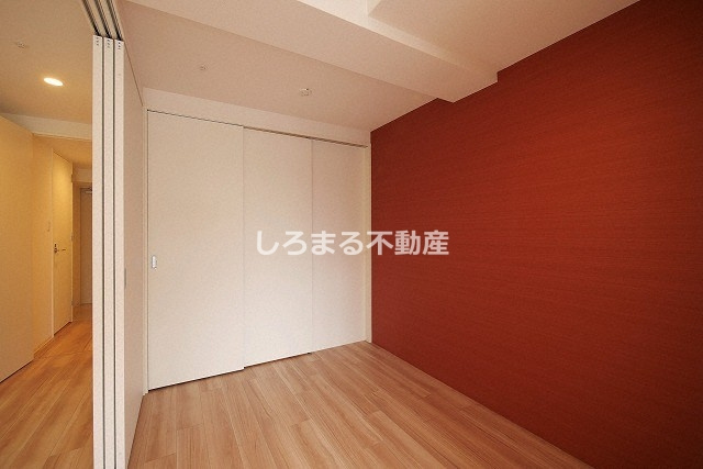 セレニテ本町東リアンの洋室