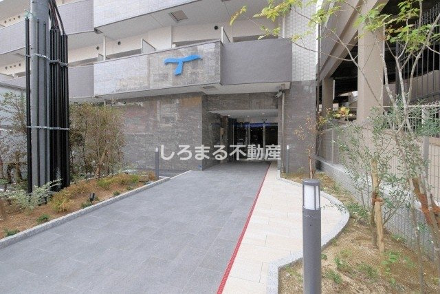 セレニテ本町東リアンのエントランス