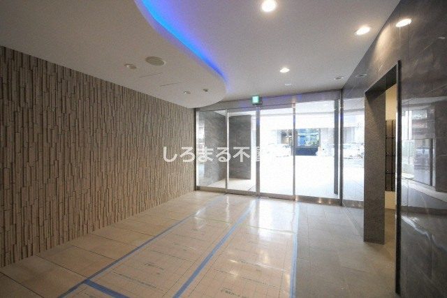 セレニテ本町東リアンのエントランス