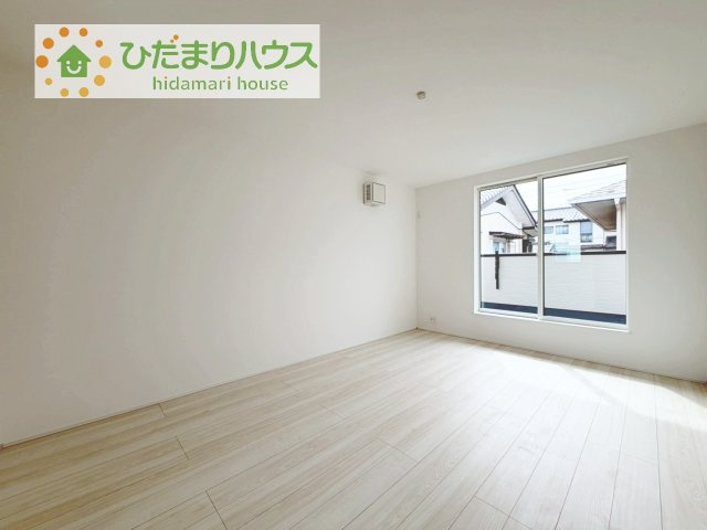 【寝室】 | 我孫子市並木7丁目第１期　新築戸建　2号棟 | バルコニーに面していて、たっぷり光りの入る明るい主寝室です！