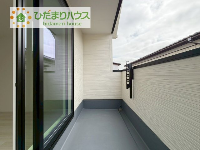 【バルコニー】 | 我孫子市並木7丁目第１期　新築戸建　2号棟 | 広々としたバルコニー。お洗濯物もぜーんぶ干せちゃいます！！