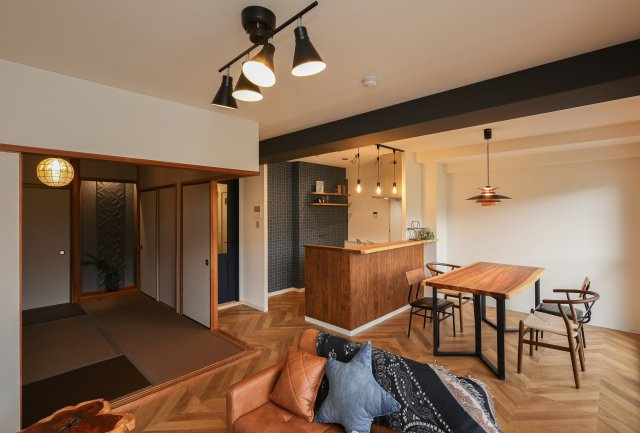 ルモン西大津　天然木フルリノベーションの居間・リビング