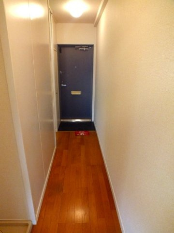 レオパレスミカドＢの玄関