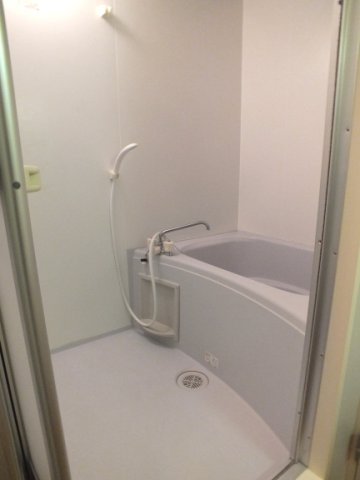 レオパレスミカドＢの浴室|バス・トイレ別