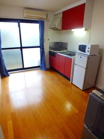 レオパレスミカドＢの居間・リビング