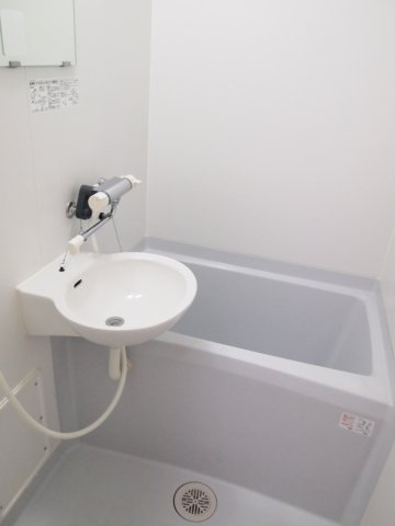 レオパレスＧＯＬＤ－ＥＭＩの浴室