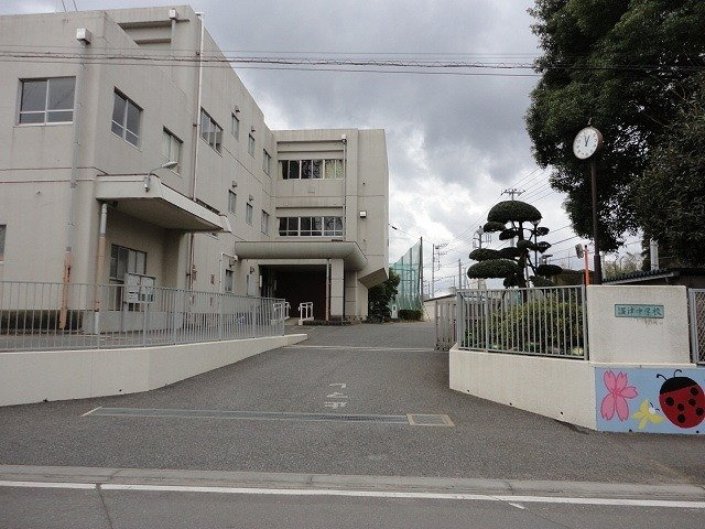 アドバンスの周辺|市原市立湿津中学校まで100m