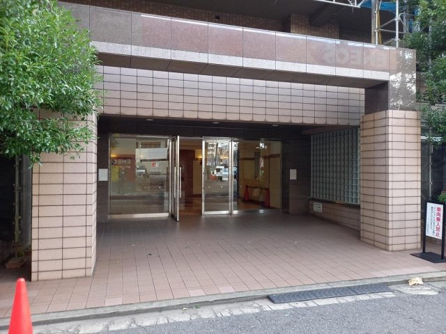 【エントランス】サーパス東島田
