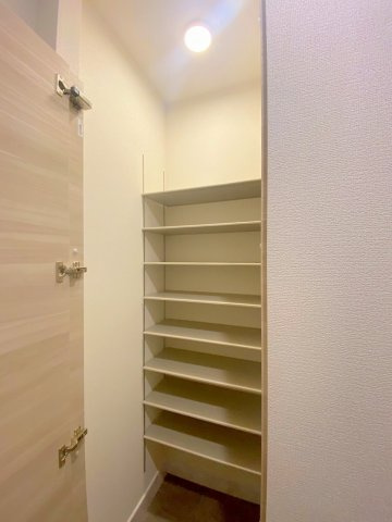 【収納】 | オリーブ東雲本町 | 便利な収納スペースです