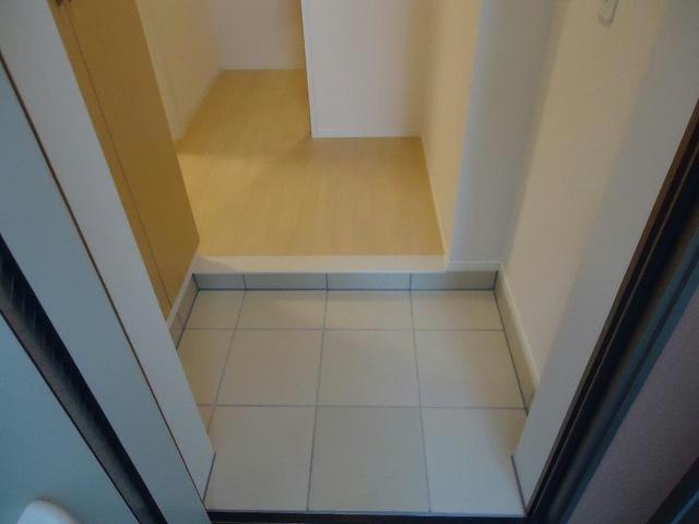 ウィステリア京口の玄関