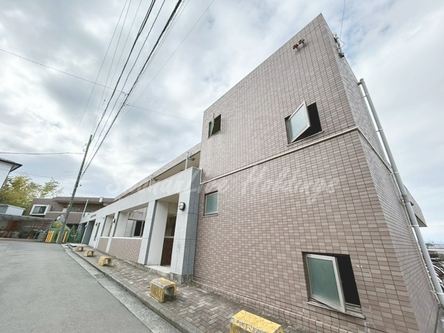 横浜市戸塚区上倉田町の賃貸マンションの外観|鉄筋コンクリートマンションで防音面も安心♪