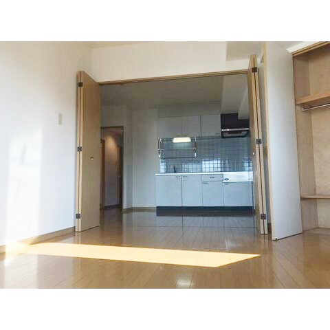 横浜市戸塚区上倉田町の賃貸マンションの居間・リビング|使いやすいリビングになります♪