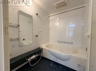 気密性と断熱性に優れ、外気の影響を受けにくく、浴室内の温度を一定に保ちやすいです。特に冬場は、暖房効率が高まり、快適なバスタイムを過ごせます。