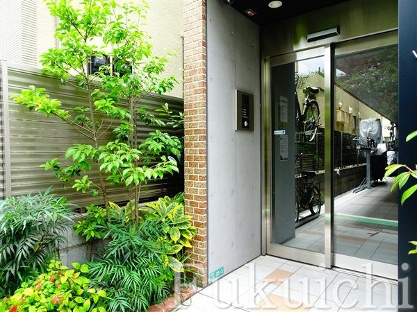 ウェルスクエアイズム目黒祐天寺のエントランス