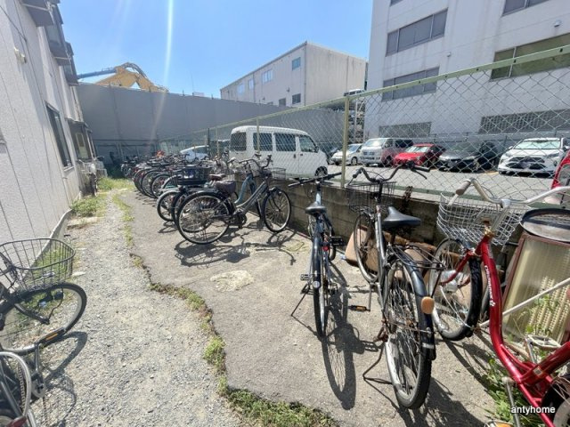 ロイヤル神路3の駐車場