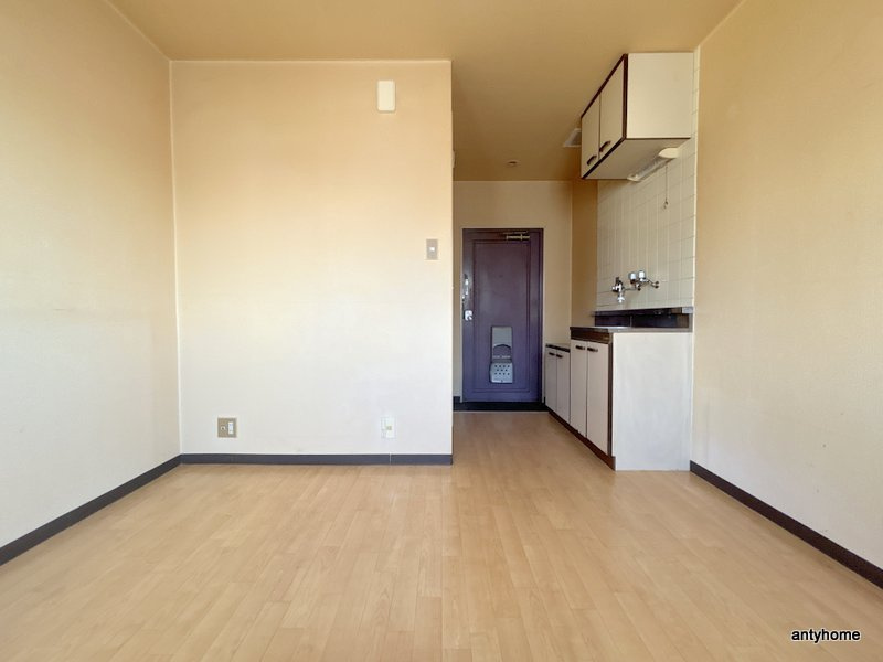 ロイヤル神路3の居間・リビング