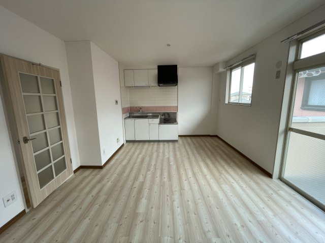 ヴィレッヂローデンⅠ・Ⅱの居間・リビング|こちらの居間で趣味の時間をお楽しみください