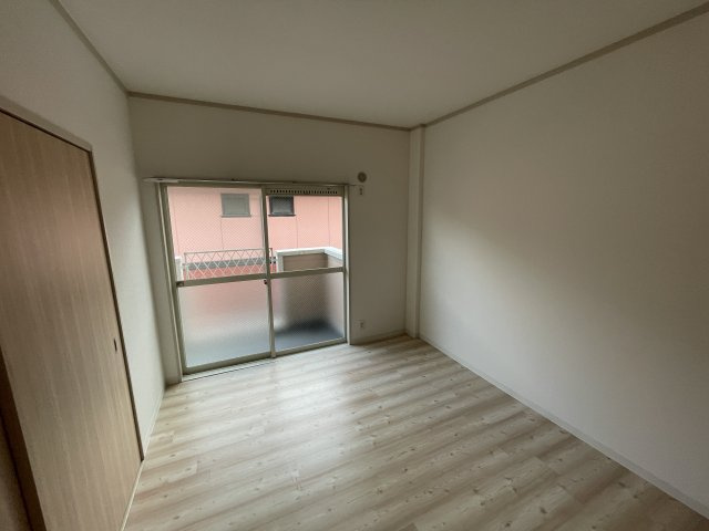 ヴィレッヂローデンⅠ・Ⅱの洋室|落ち着いた色調の洋室です