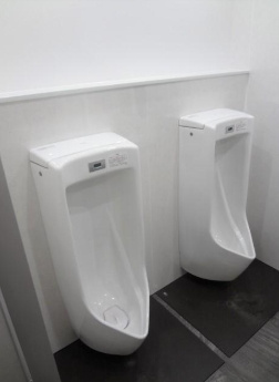 浪速ビルのトイレ