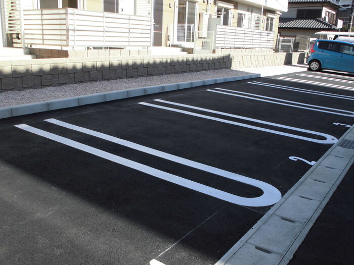 ジュゼーム本郷の駐車場