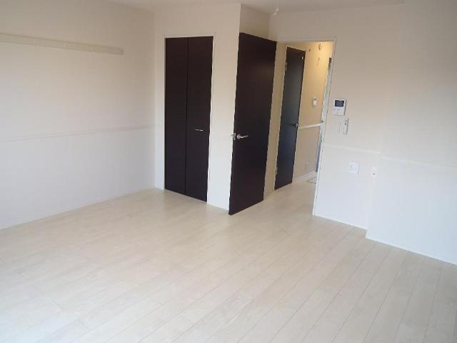 グレース　エクセレンスの居間・リビング|10帖の広々リビング