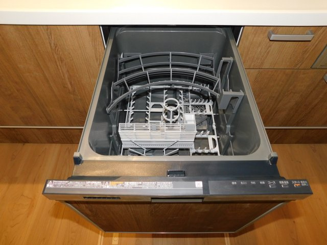 名古屋市中川区下之一色町字操出の新築一戸建のキッチン|◇食洗機◇　　家事の負担を軽減する便利な食洗機付き！