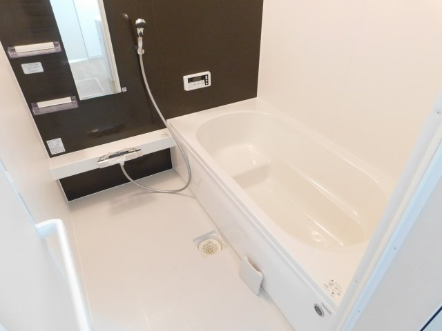 名古屋市中川区下之一色町字操出の新築一戸建の浴室|◇浴室◇　　広い１坪サイズ・浴室暖房乾燥機・保温浴槽・追い焚き機能・ベンチ浴槽・エコシャワー・オートバス・バリアフリーバス