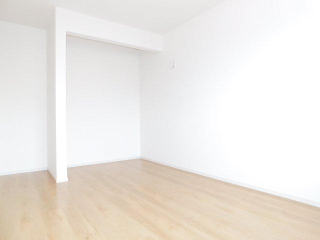 名古屋市中川区下之一色町字操出の新築一戸建の洋室|◇２階洋室◇　　明るい洋室６．５帖　収納スペース完備！