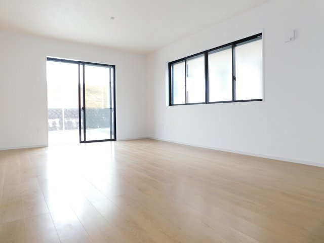 名古屋市中川区下之一色町字操出の新築一戸建の居間・リビング|◇リビング◇　　明るいリビング１７．０帖　インテリアの映えるワイドリビング♪