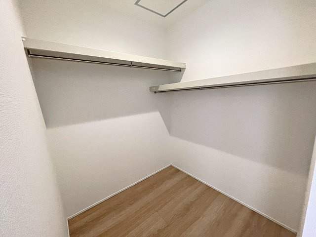 新築戸建・新築建売　郡山市大槻町字室ノ木　朝日が丘小・第七中の収納|WICはハンガーパイプがついているので衣類がきれいに整理整頓できます！